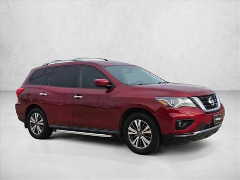 Used 2020 Nissan Pathfinder SV image 3