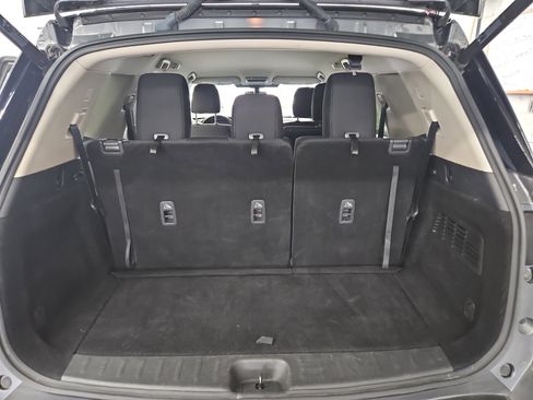 Used 2025 Nissan Pathfinder SV AWD/4WD image 13