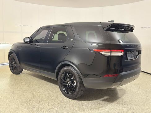 Used 2017 Land Rover Discovery SE AWD/4WD image 3