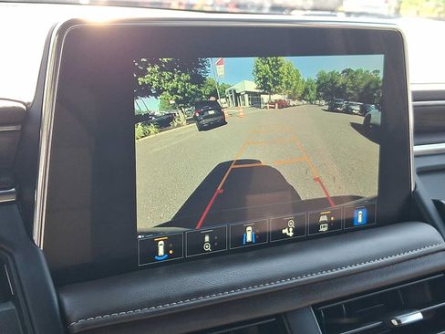 Used 2024 GMC Yukon SLT w/ SLT Luxury Package AWD/4WD image 21