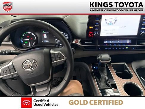 Used 2023 Toyota Sienna XLE FWD image 23
