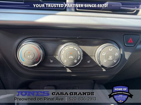 Used 2025 Chevrolet Trax RS w/ Sunroof Package FWD image 16