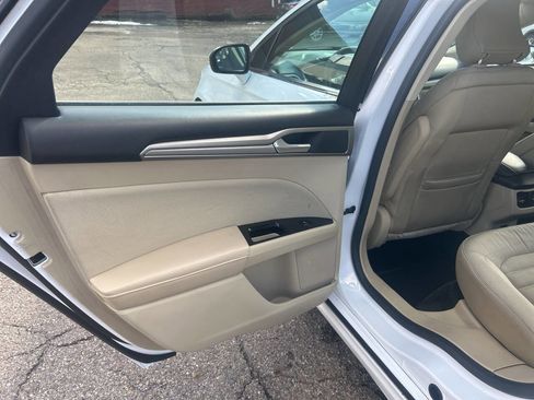Used 2015 Ford Fusion SE image 21