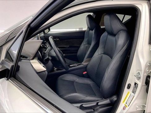Used 2019 Toyota C-HR Limited image 18