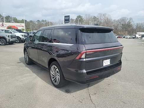 Used 2025 Lincoln Navigator Reserve image 5