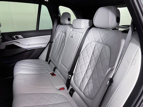 Used 2024 BMW X5 xDrive40i w/ M Sport Package image 33