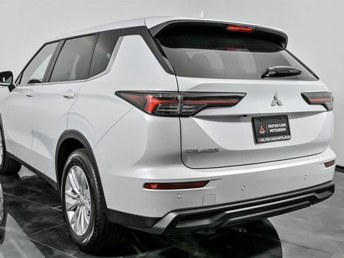 New 2025 Mitsubishi Outlander ES image 7