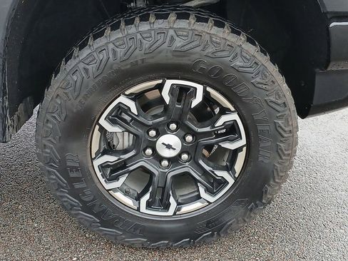 Used 2022 Chevrolet Silverado 1500 ZR2 w/ Technology Package image 34