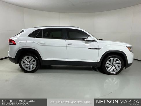 Used 2020 Volkswagen Atlas Cross Sport SE w/ Towing Package image 8