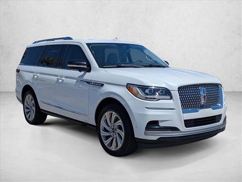Used 2024 Lincoln Navigator Reserve AWD/4WD image 3