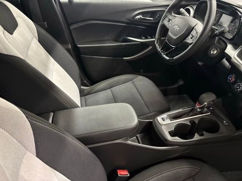 Used 2026 Chevrolet Trax RS FWD image 21