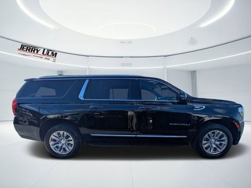 Used 2024 GMC Yukon XL Denali image 2