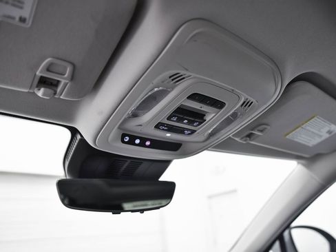 Used 2024 Buick Envision Avenir image 18