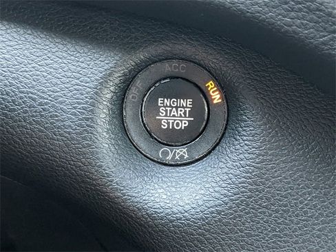 Certified 2020 Jeep Cherokee Latitude Lux w/ Comfort/Convenience Group image 26