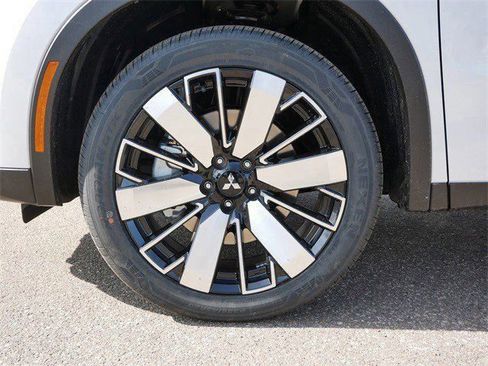 New 2026 Mitsubishi Outlander SE AWD/4WD image 3