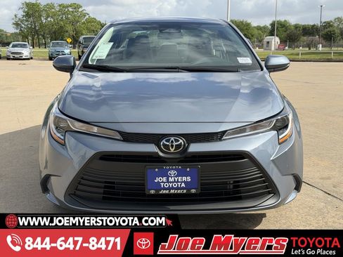 Used 2026 Toyota Corolla LE image 3
