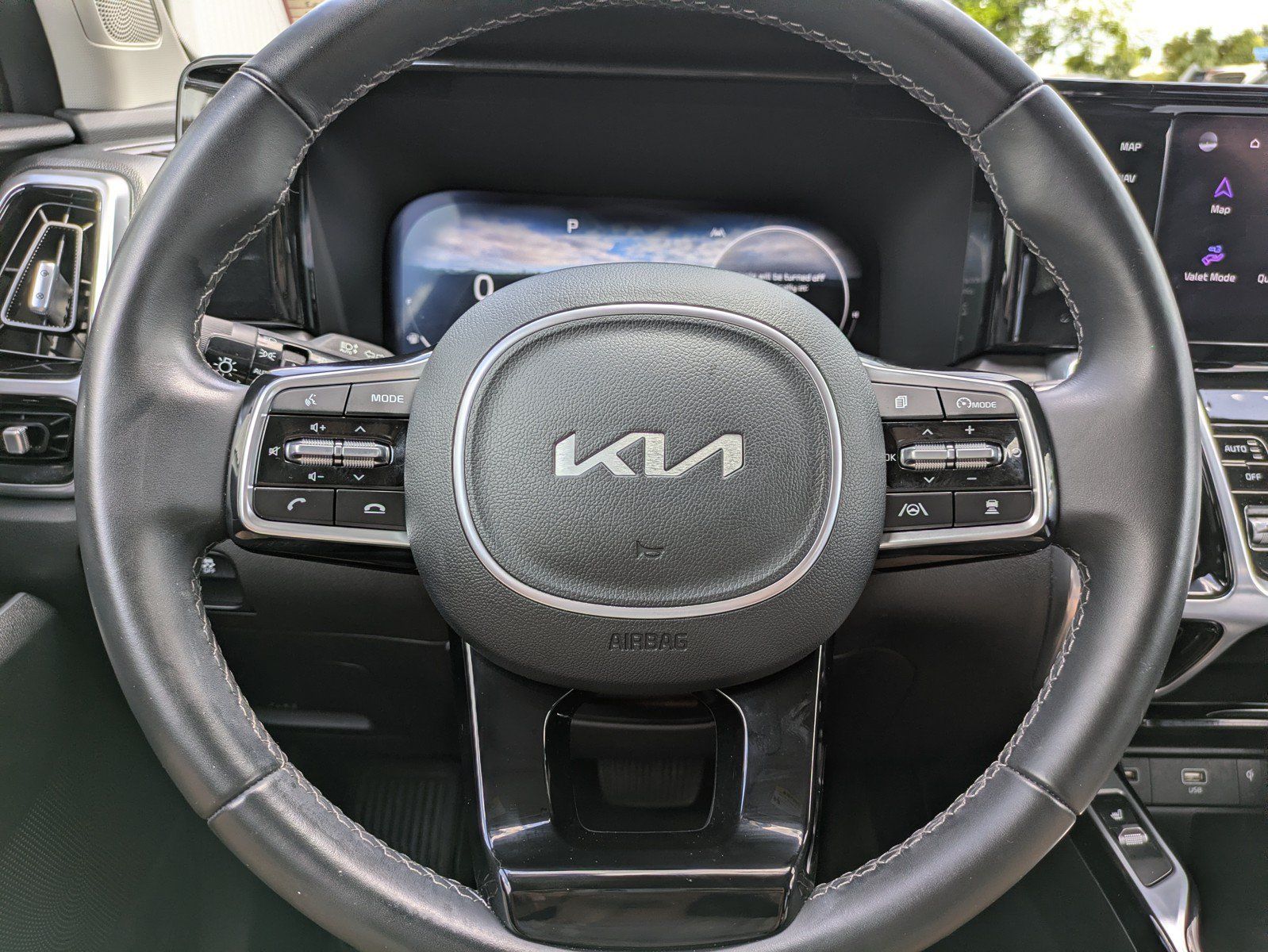 Certified 2023 Kia Sorento SX AWD/4WD image 24