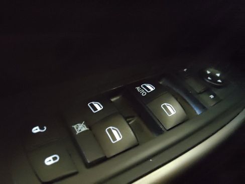 Used 2019 Jeep Cherokee Latitude w/ Popular Appearance Group FWD image 27