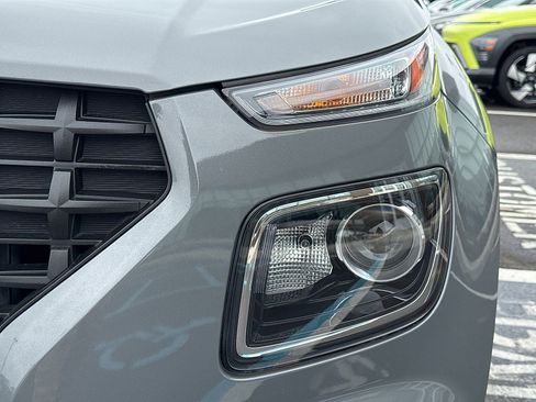 Certified 2023 Hyundai Venue SE image 9