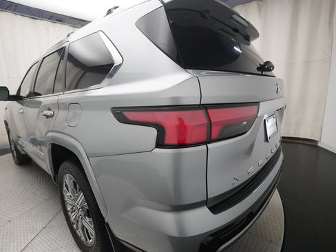 Used 2025 Toyota Sequoia Capstone AWD/4WD image 35