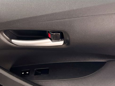 Used 2021 Toyota Corolla LE FWD image 31