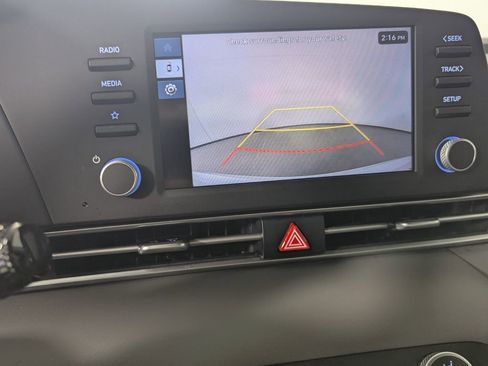 Used 2025 Hyundai Elantra SE image 23