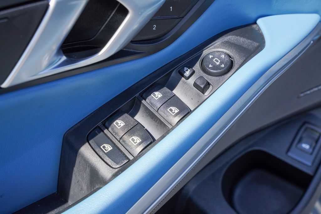 Used 2025 BMW M3 w/ M Carbon Exterior Package RWD image 40