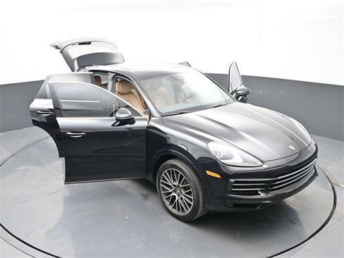 Used 2020 Porsche Cayenne image 33