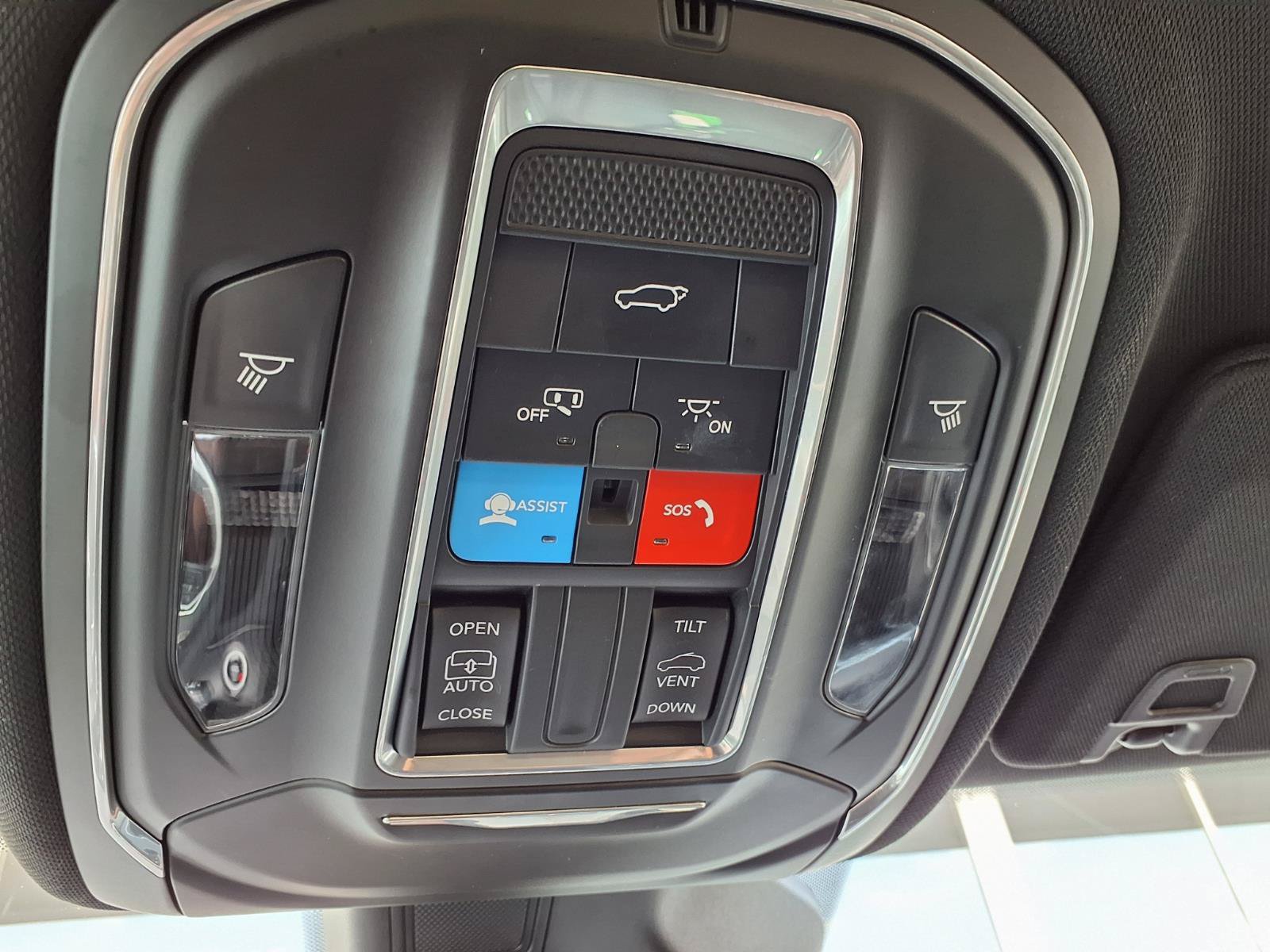 Used 2025 Jeep Grand Cherokee L Altitude AWD/4WD image 19
