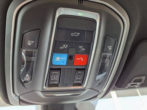 Used 2025 Jeep Grand Cherokee L Altitude AWD/4WD image 19