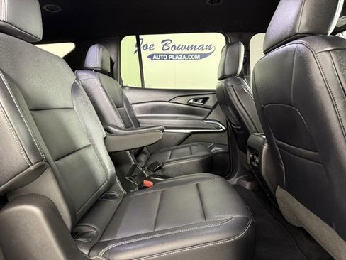 Used 2025 Chevrolet Traverse LT image 20