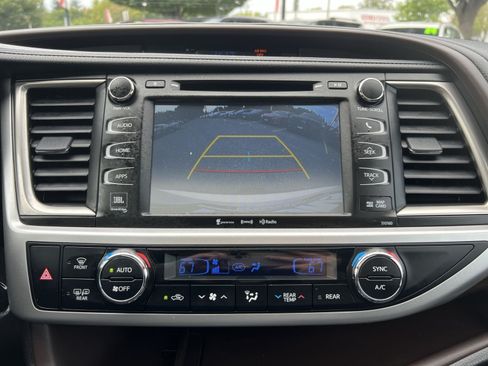 Used 2016 Toyota Highlander Limited AWD/4WD image 19