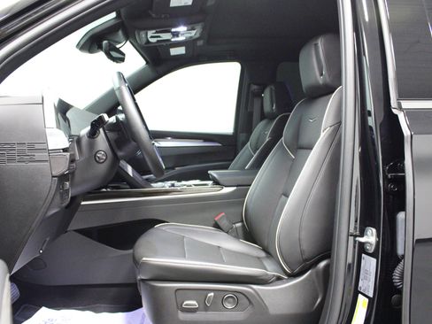 Used 2025 Cadillac Escalade ESV Premium Luxury w/ Touring Package AWD/4WD image 12