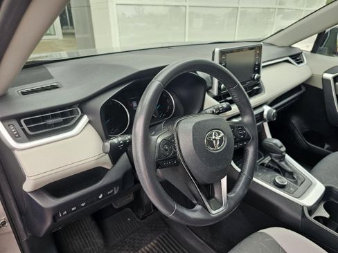 Used 2020 Toyota RAV4 XLE w/ Convenience Package image 18