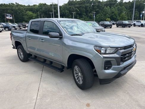 Used 2024 Chevrolet Colorado LT w/ LT Convenience Package RWD image 9
