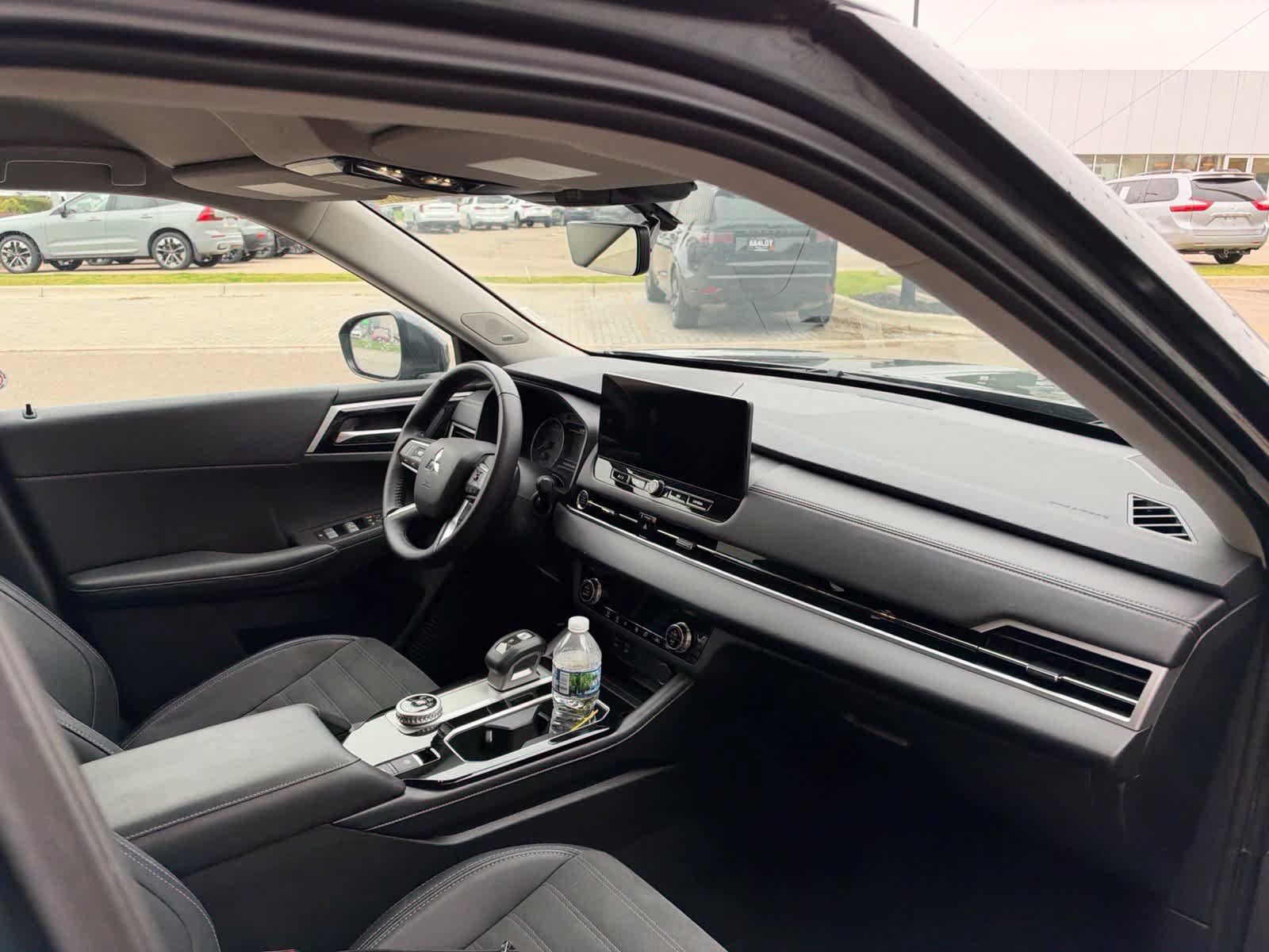 Used 2025 Mitsubishi Outlander SE AWD/4WD image 13