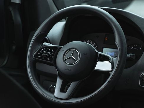 Used 2021 Mercedes-Benz Sprinter 2500 image 14