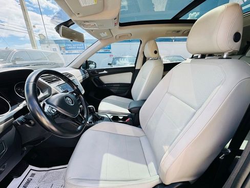 Used 2018 Volkswagen Tiguan SEL FWD image 12