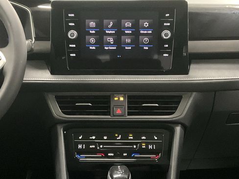 New 2026 Volkswagen Taos SE image 13