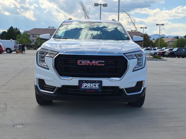 Used 2024 GMC Terrain SLE w/ Driver Convenience Package AWD/4WD image 2