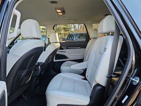 Used 2023 Kia Telluride S image 13