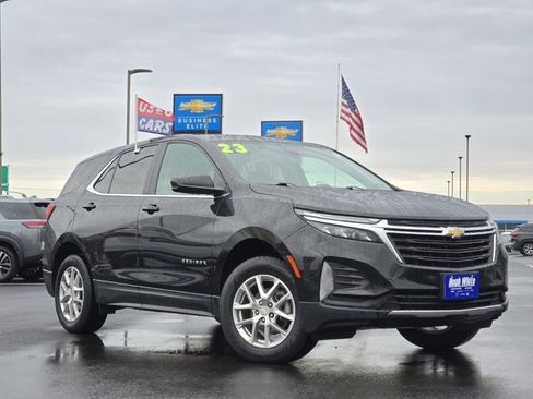 Used 2023 Chevrolet Equinox LT image 2