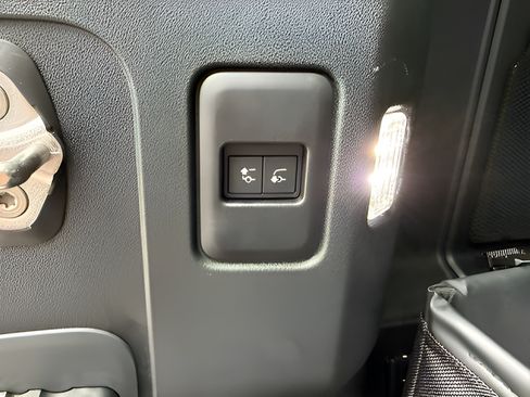Used 2026 Land Rover Defender 110 S AWD/4WD image 9