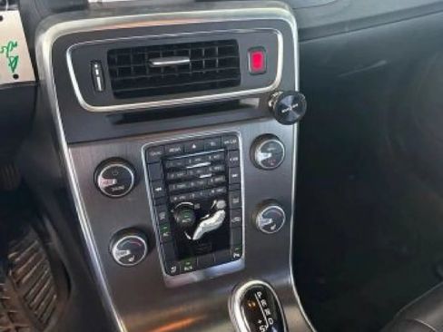 Used 2014 Volvo S60 T5 FWD image 12