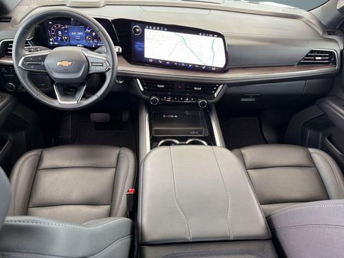Used 2025 Chevrolet Suburban LT RWD image 15