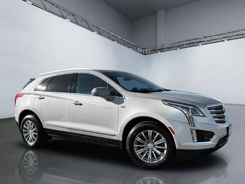 Used 2017 Cadillac XT5 Luxury w/ Driver Awareness Package image 26