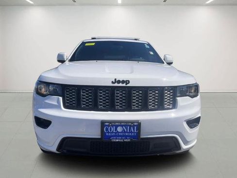 Used 2019 Jeep Grand Cherokee Altitude image 3