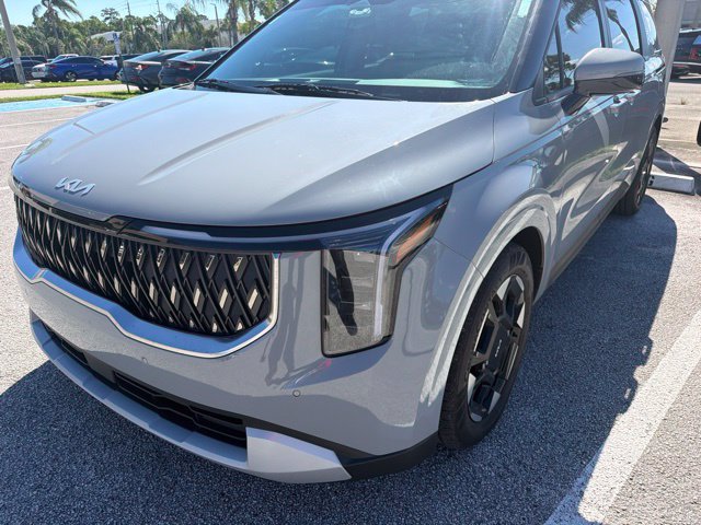 Used 2025 Kia Carnival EX FWD image 3