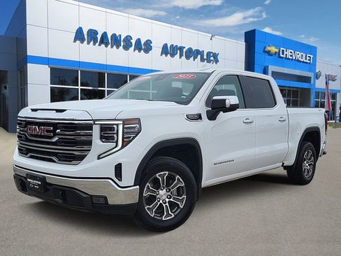 Used 2025 GMC Sierra 1500 SLT image 1