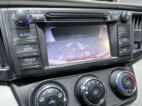 Used 2013 Toyota RAV4 LE image 29